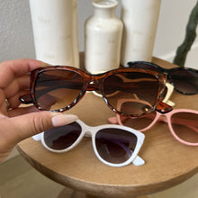 Load image into Gallery viewer, The Kat Sunnies
